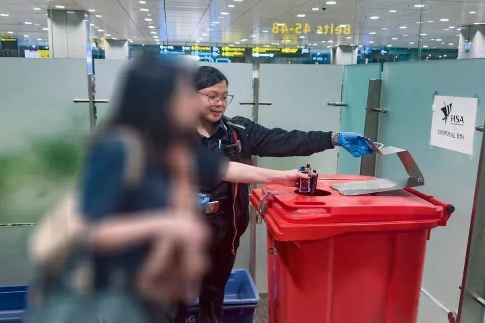 நான்கு நாள்களில் 240 மின்சிகரெட்டுகள் பறிமுதல்