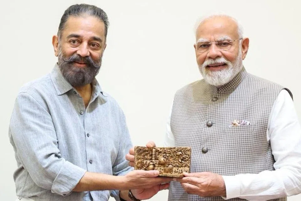 மரியாதை நிமித்தமாக பிரதமர் மோடியை சந்தித்ததாகக் கமல் தெரிவித்தார்.