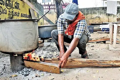 நோன்புப் பெருநாள் காலம் என்பதாலும் விறகுக்கான தேவை அதிகரித்ததாகக் கூறப்பட்டது.