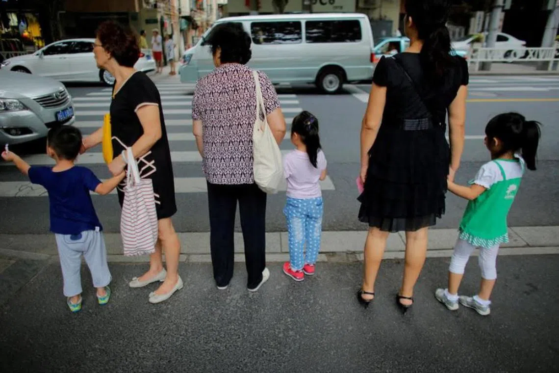 குழந்தைப் பெற்றுக்கொள்ளுங்கள்: சலுகைகளை அள்ளித் தரும் சீனா 