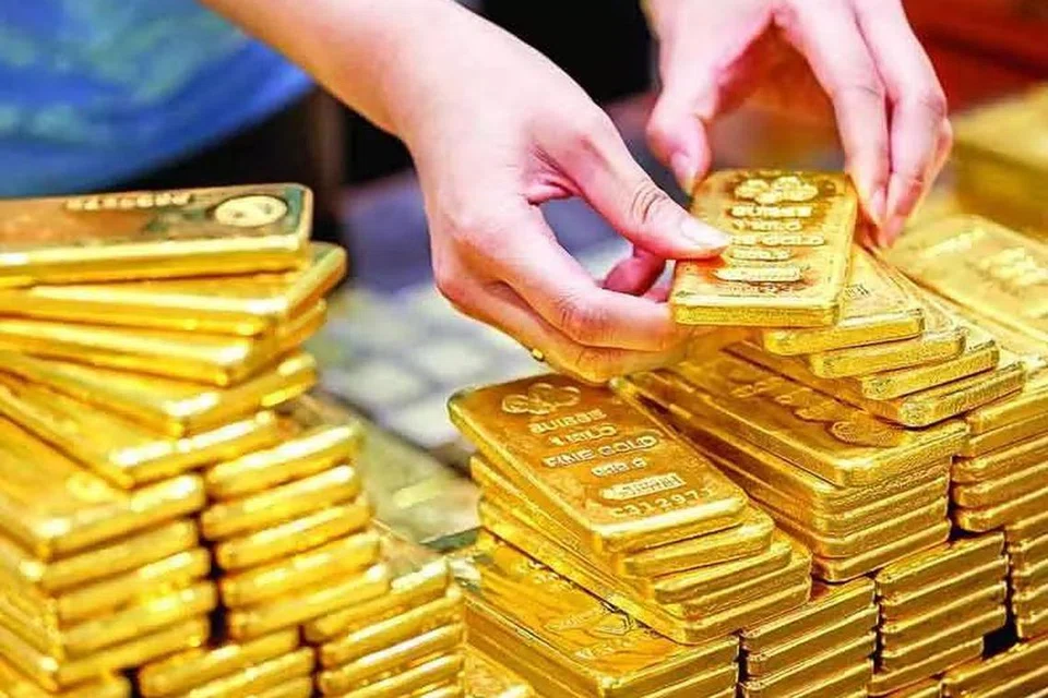 எட்டு பெண் பயணிகள் உட்பட 25 பேரின் உடைமைகளில் தங்கக் கட்டிகள், தங்கப் பசைகள், தங்கச் சங்கிலிகள் மறைத்து வைக்கப்பட்டிருந்தது கண்டுபிடிக்கப்பட்டது.