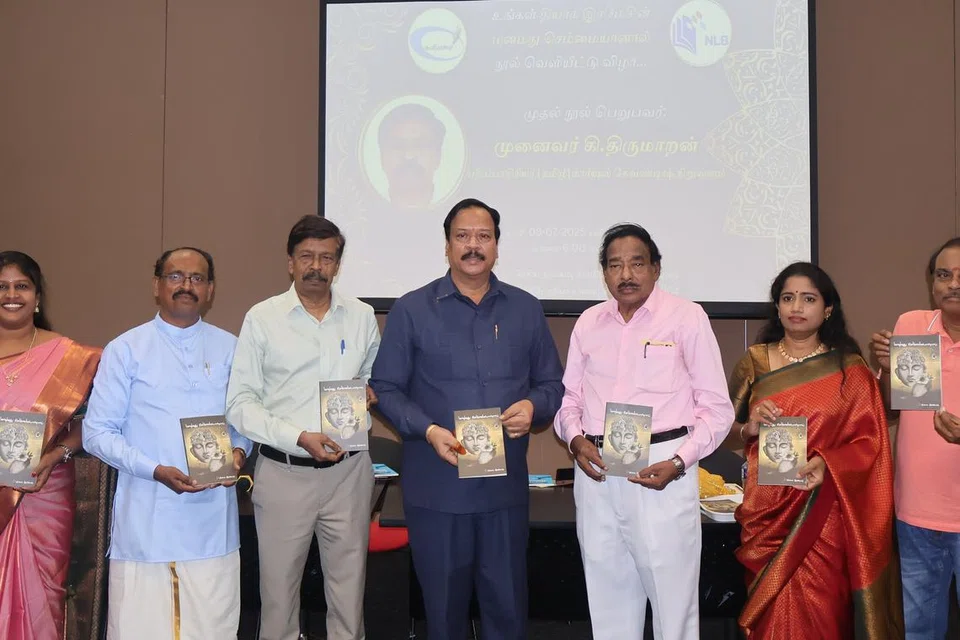 சிங்கப்பூர் தேசிய நூலகத்தில் நடந்த நூல் வெளியீட்டு விழா.