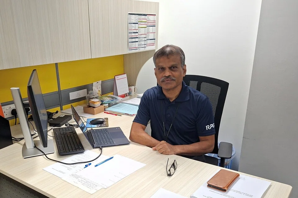 40 ஆண்டுகள் தொழில்நுட்பக் கல்விக்கழகத்தில் ஆசிரியராகப் பணியாற்றியபின் சிங்கப்பூர் சிறுவர் இல்லத்தில் பணியாற்றும்  67 வயது சு.திருநாவுக்கரசு.