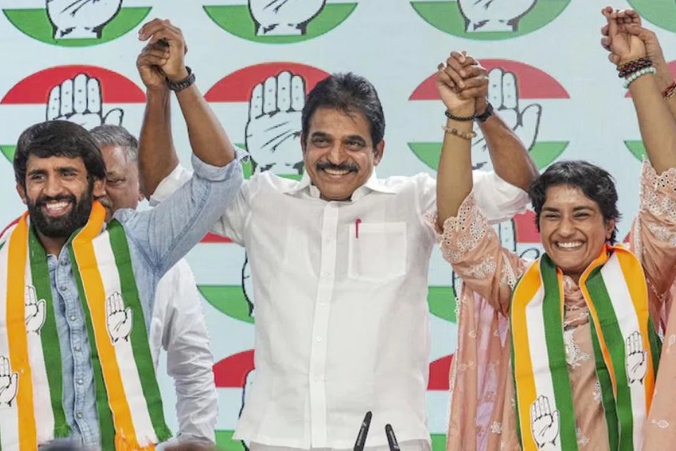 சில நாள்களுக்கு முன்னர் காங்கிரஸ் கட்சியில் இணைத்துக்கொண்ட மல்யுத்த வீரர் பஜ்ரங் பூனியா வீராங்கனை வினேஷ் போகத். 
