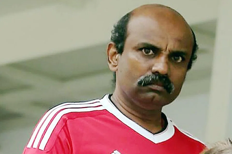 முன்னாள் மூத்த சிறைத் துறை அதிகாரி கோபி கிருஷ்ணா அய்யாவு 2015ஆம் ஆண்டு செப்டம்பரில் கைதிக்கு தம்மால் உதவ முடியும் என்று கூறி அவரிடம் பணம் கேட்டார். 