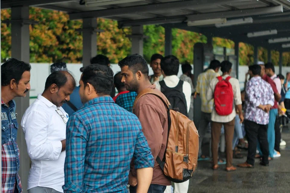 சம்பள நிலுவைத்தொகையைப் பெற்றுத்தரக் கோரி கேபிஏ எஞ்சினியரிங் நிறுவனத்தைச் சேர்ந்த ஊழியர்கள் பெண்டமியரில் உள்ள மனிதவள அமைச்சின் சேவை நிலையத்தை திங்கட்கிழமை (ஜூன் 22) நாடியுள்ளனர்.
