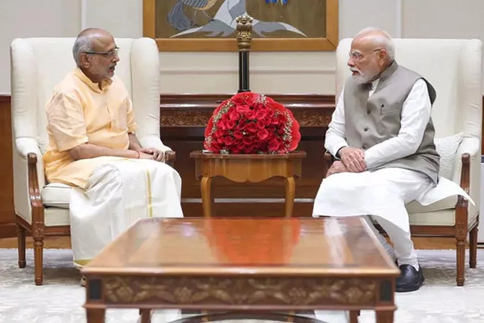 தேசிய ஜனநாயக கூட்டணி சார்பில் துணை அதிபர் வேட்பாளராக அறிவிக்கப்பட்டுள்ள தமிழகத்தின் திருப்பூரை சேர்ந்தவருமான சி.பி.ராதாகிருஷ்ணனுடன் பிரதமர் மோடி.
