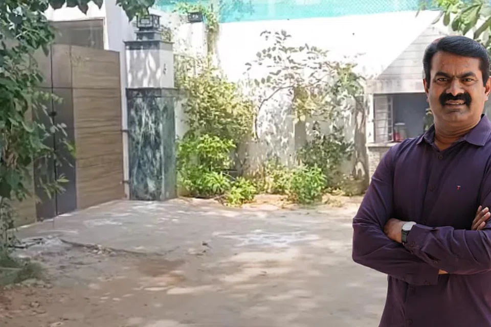 நாம் தமிழர் கட்சியின் தலைமை ஒருங்கிணைப்பாளர் சீமான்.