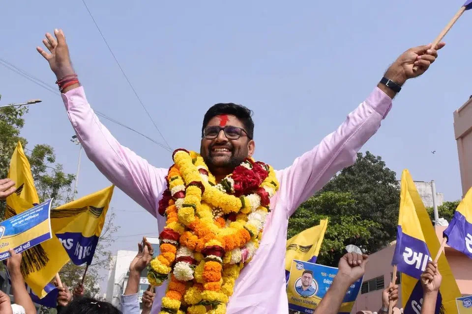 குஜராத்தின் விசாவதர் தொகுதியில் வெற்றிபெற்ற ஆம் ஆத்மி கட்சியின் கோபால் இட்டாலியா.