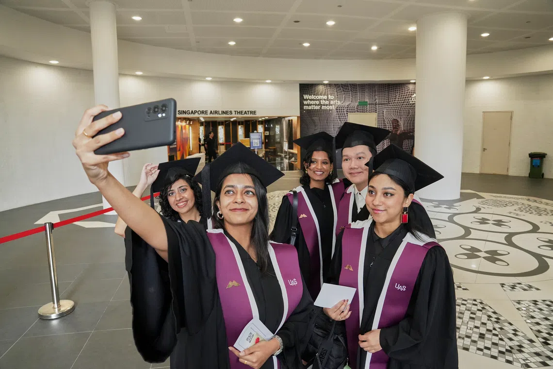 சிங்கப்பூரின் முதல் கலைப் பல்கலைக்கழகத்தின் முதுகலைப் பட்டமளிப்பு விழா