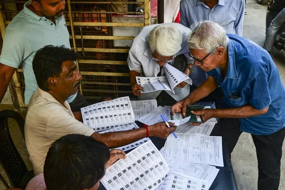 ஆந்திரப் பிரதேசம், கர்நாடகா, தெலுங்கானா, டெல்லி, ஒடிசா, மிசோரம், சிக்கிம், மணிப்பூர், உத்தரகாண்ட், மகாராஷ்டிரா, ஜார்க்கண்ட் உள்ளிட்ட 16 மாநிலங்களில் மூன்றாம் கட்ட வாக்காளர் பட்டியல் சீரமைப்புப் பணி இடம்பெற உள்ளது.