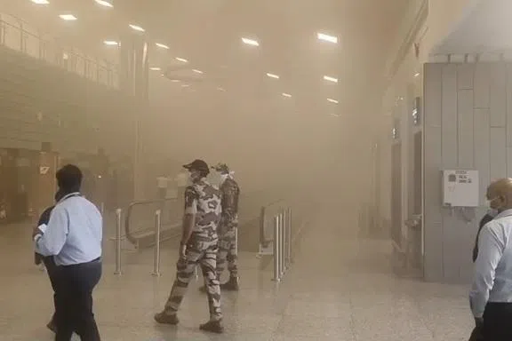 சிங்கப்பூர் ஏர்லைன்ஸ் அலுவலகத்தில் தீ; சென்னை விமான நிலையத்தில் பரபரப்பு