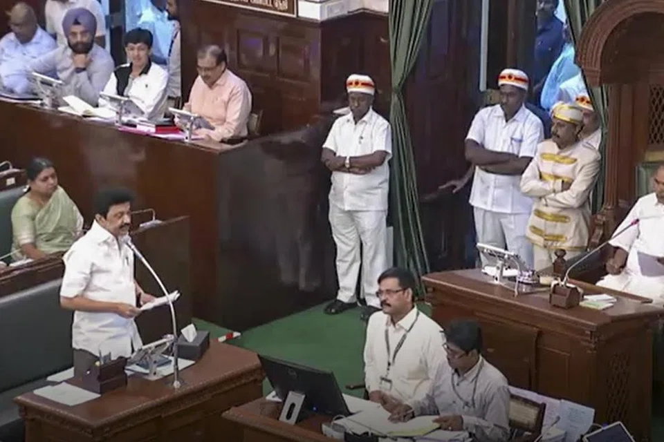 தமிழ்த்தாய் வாழ்த்தை அரசியல் உள்நோக்கத்தோடு ஆளுநர் ரவி அவமதித்து விதிமீறலில் ஈடுபட்டுள்ளார் என்று குற்றம் சாட்டியுள்ளார் முதல்வர் மு.க.ஸ்டாலின்.