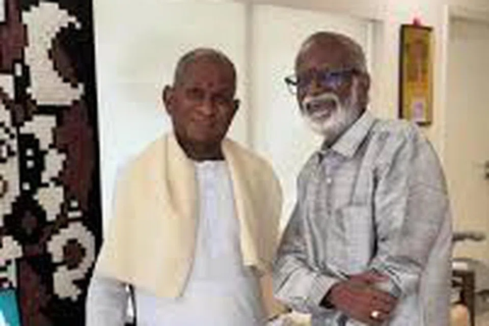 இசைஞானி இளையராஜாவுடன் கங்கை அமரன்.