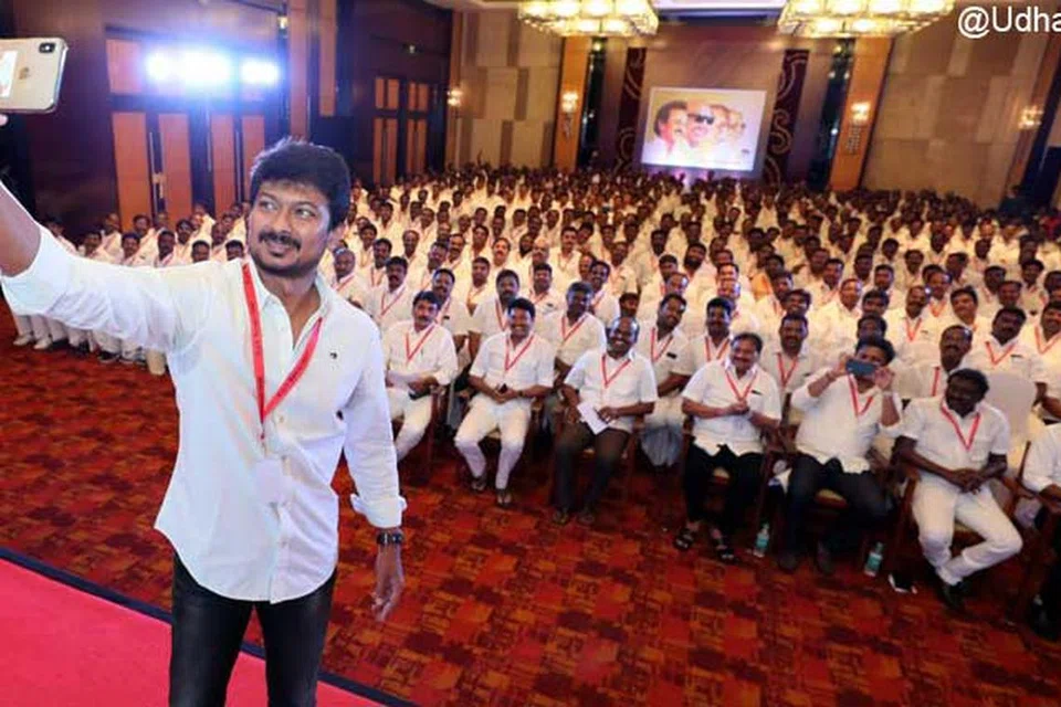 2026 சட்டமன்றத் தேர்தலில் இளையர்களுக்கு அதிக வாய்ப்பு வழங்க வேண்டும் என்று துணை முதல்வர் உதயநிதி ஸ்டாலின் வலியுறுத்தியுள்ளதாகத் தகவல் வெளியாகியுள்ளது.