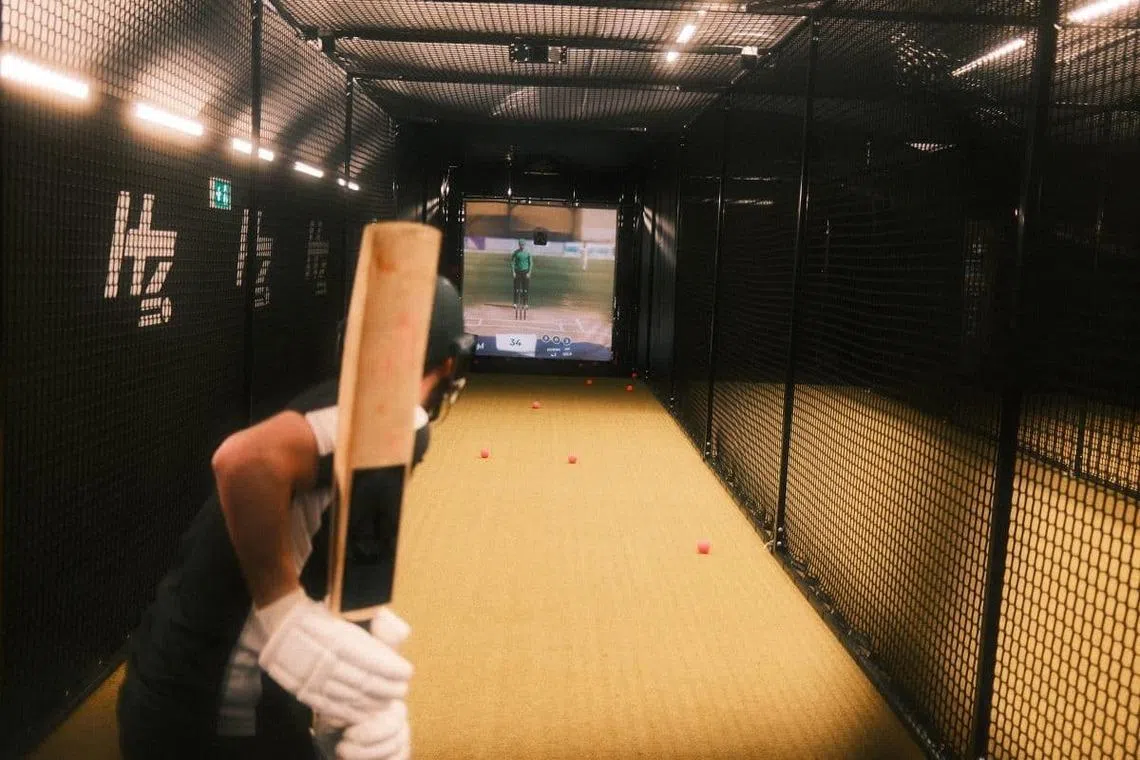 பயிற்சிக்காகப் பல பந்துவீச்சு சூழல்களை வழங்கும் இயந்திரம் 