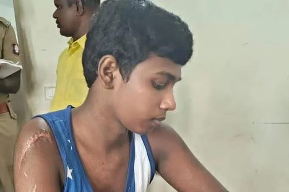 திருநெல்வேலி மாவட்டம் நாங்குநேரியில் கடந்த ஆண்டு சாதி ஆதிக்க மனோபாவம் கொண்ட சக மாணவர்களால் வீடு புகுந்து  தாக்குதலுக்கு உள்ளான மாணவன் சின்னத்துரை 12ஆம் வகுப்பு பொது தேர்வில் 469 மதிப்பெண்கள் பெற்று சாதித்துள்ளார்.