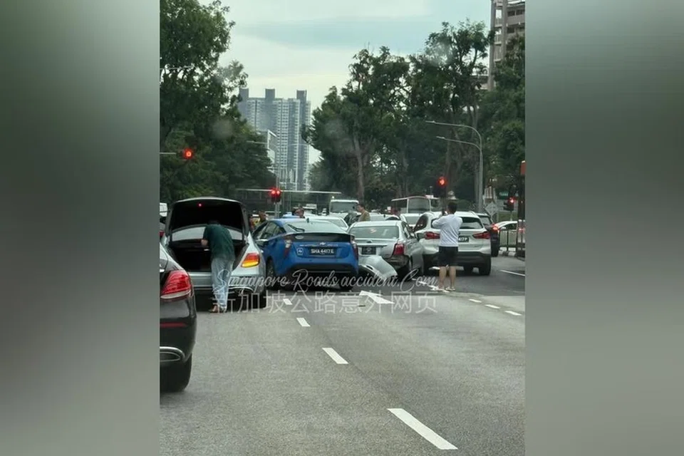 நியூ பிரிட்ஜ் ரோட்டை நோக்கிச் செல்லும் ஜாலான் புக்கிட் மேராவில் இவ்விபத்து நிகழ்ந்தது.
