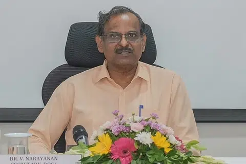 வி.நாராயணன்.