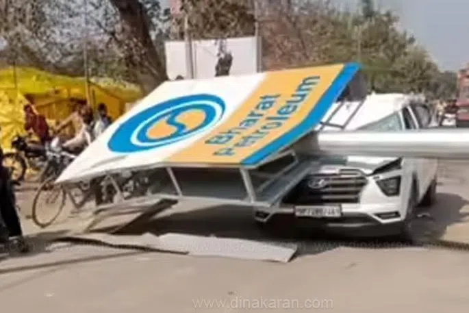 1,000 கிலோ எடையுள்ள கம்பம் விழுந்து சமாஜ்வாதி கட்சித் தலைவர் உயிரிழப்பு