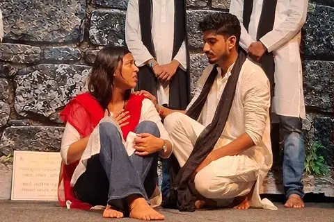 தெருக்கூத்து நாடகத்தில் இடம்பெறுள்ள ஒரு காட்சி.