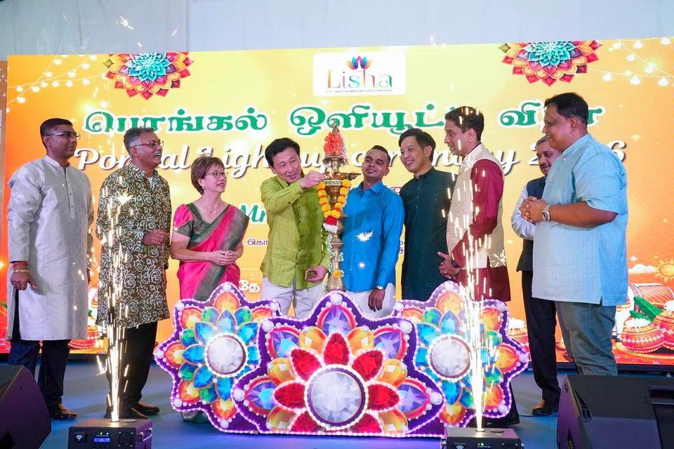 சமுதாயக் கொள்கைகள் ஒருங்கிணைப்பு அமைச்சரும் சுகாதார அமைச்சருமான ஓங் யி காங் சிறப்பு விருந்தினராகக் கலந்துகொண்டு குத்துவிளக்கேற்றி ஒளியூட்டை துவக்கினார். மூத்த துணையமைச்சர் முரளி பிள்ளை, துணையமைச்சரும் மேயருமான தினேஷ் வாசு தாஸ், துணையமைச்சர் ஆல்வின் டான், மேயர் டென்னிஸ் புவா ஆகியோரும் விழாவுக்குச் சிறப்புச் சேர்த்தனர். 
