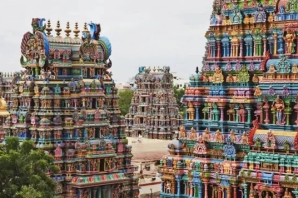 இந்து சமய அறநிலையத்துறையின் கீழ் மொத்தம் 44,121 கோயில்கள் தமிழ்நாட்டில் உள்ளன. இந்தக் கோயில்களுக்கு பல ஆயிரம் ஏக்கர் நிலங்கள் இருக்கும்நிலையில், பெருமளவு நிலங்கள் ஆக்கிரமிப்பு செய்யப்பட்டுள்ளன. 