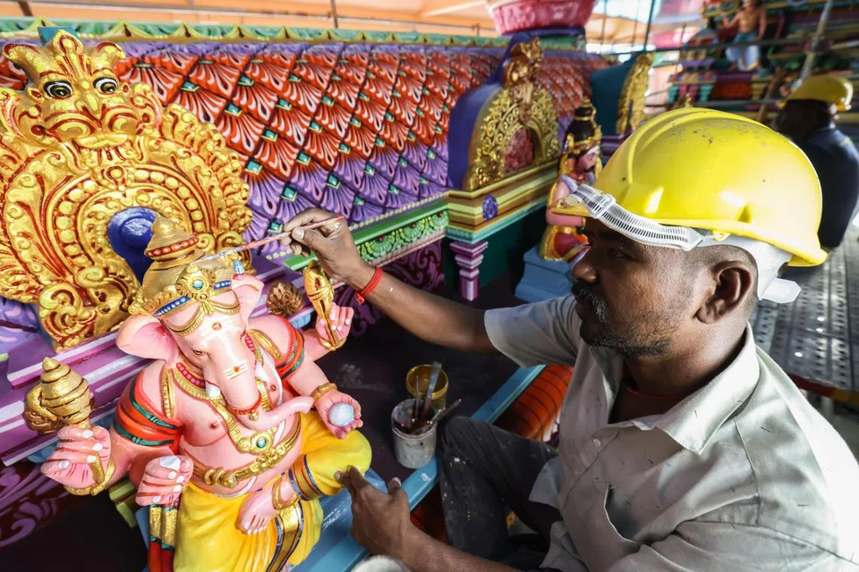 ஸ்ரீ முனீஸ்வரன் ஆலயத்தில் புதுப்பிப்புப் பணிகள் நடந்து வருகின்றன.