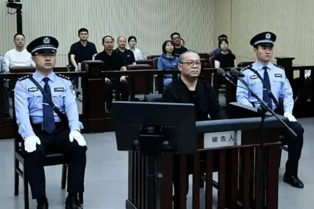 முன்னாள் ஹுவாரோங் மூத்த நிர்வாகிக்கு மரண தண்டனை நிறைவேற்றம்