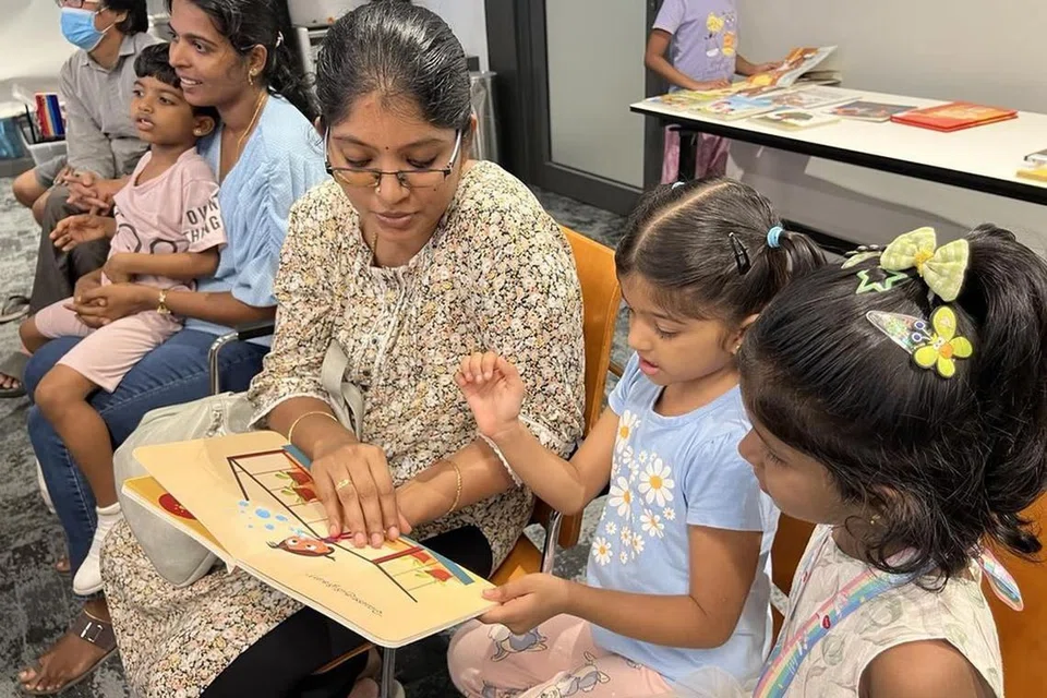 தமிழ் வாசிக்கவும் தமிழ் நிகழ்ச்சிகளை நடத்தவும்  சிங்கப்பூரின் தேசிய நூலக வாரியம் வாய்ப்புகளையும் வசதிகளையும் வழங்குகிறது.