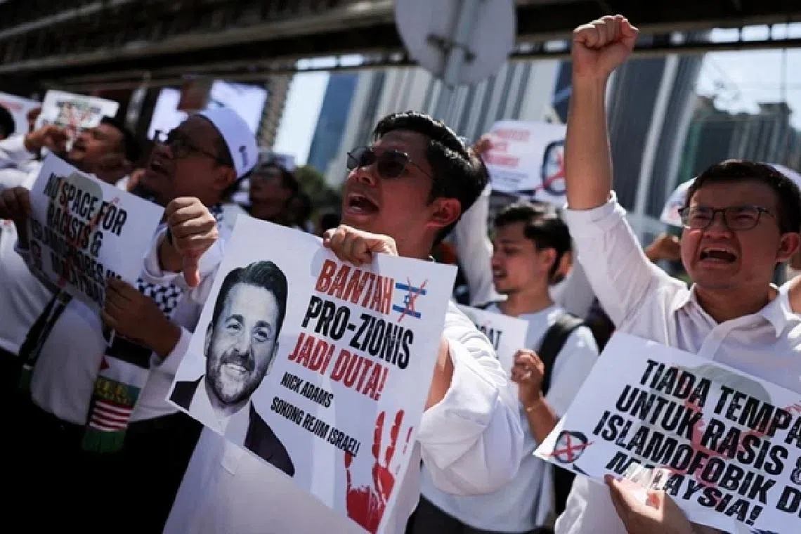 நிக் ஆடம்சுக்குப் பதிலாக வேறொருவரை மலேசியாவுக்கான அமெரிக்கத் தூதராக நியமிக்க அமெரிக்கா முடிவு