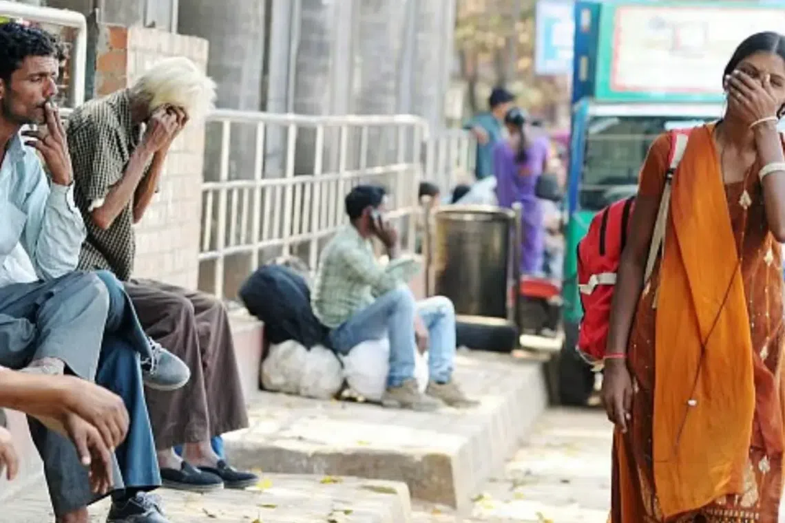 பிறர் புகைத்ததை சுவாசித்து இந்தியாவில் 3.25 லட்சம் பேர் உயிரிழப்பு