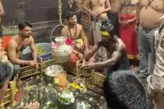 தாயாருக்காக ஜோதிர்லிங்கக் கோயில்களுக்கு ஓட்டப் பயணம் மேற்கொண்டுள்ள இளையருக்குப் பலரும் ஊக்கம் அளித்து வருகின்றனர்.