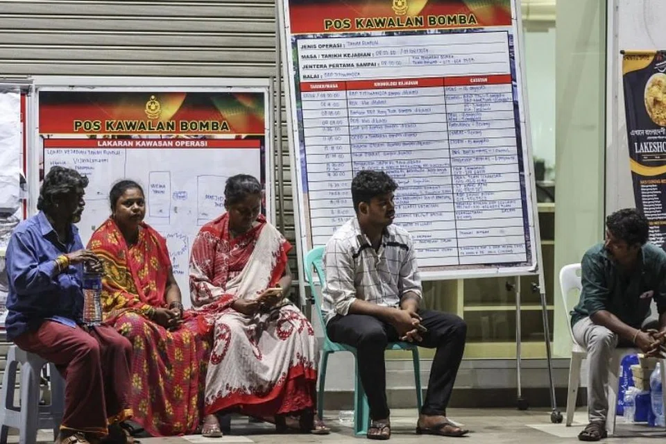 ஆகஸ்ட் 23ஆம் தேதி எதிர்பாரா வகையில் திடீரென்று ஆழ்குழி ஏற்பட்டது. அதில் இந்தியாவைச் சேர்ந்த 48 வயது விஜயலட்சுமி சிக்கிக்கொண்டார்.