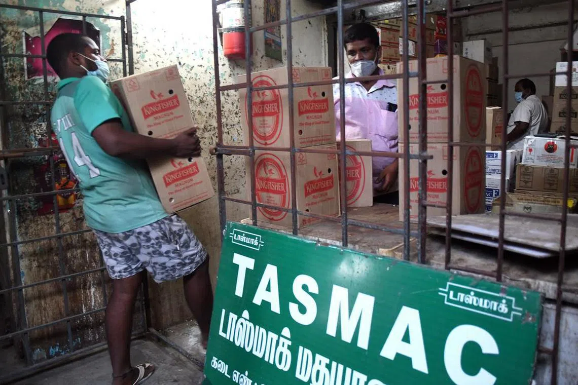 இந்தியா முழுவதும் வரும் போதுதான் தமிழகத்திலும் மதுவிலக்கு: அரசு