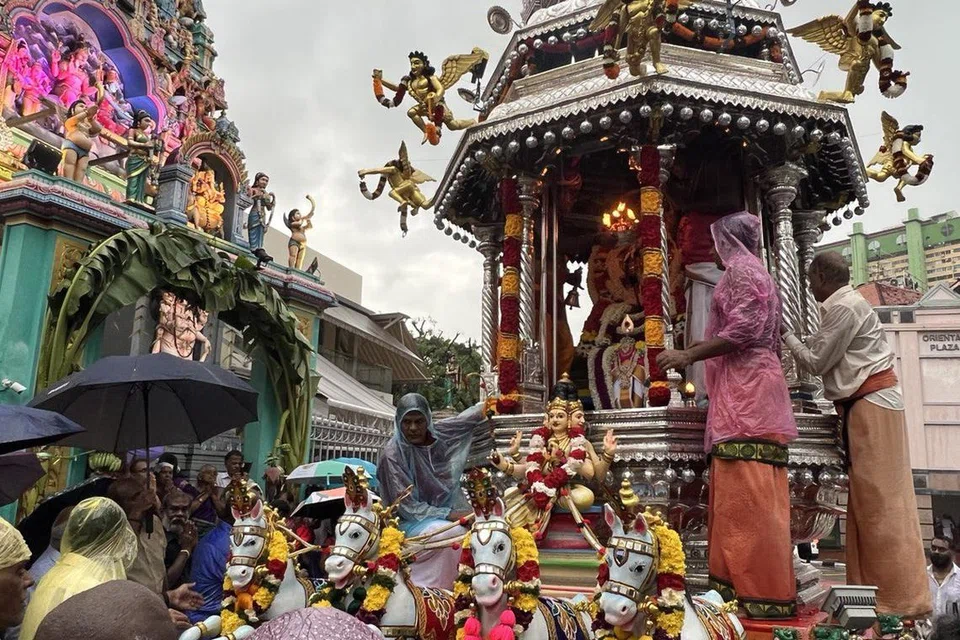 ஸ்ரீ லயன் சித்தி விநாயகர் ஆலயத்திலிருந்து புறப்பட்ட ரதம்.