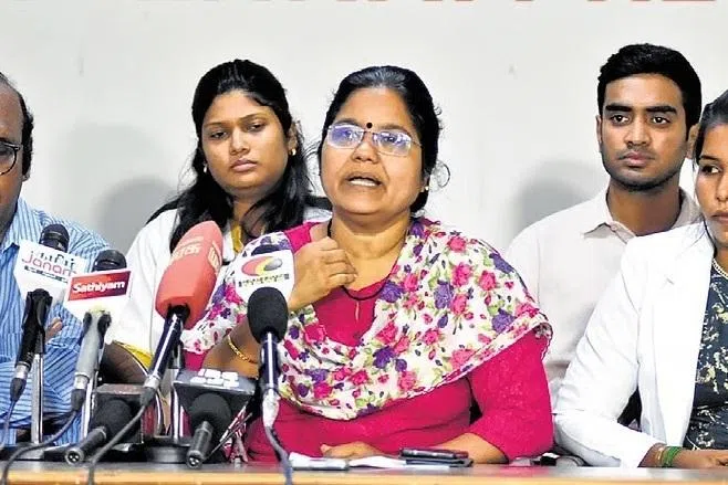 20% இடம் ஒதுக்கக்கோரி வெளிநாட்டில் படித்த மருத்துவ மாணவர்கள் போராட்டம்