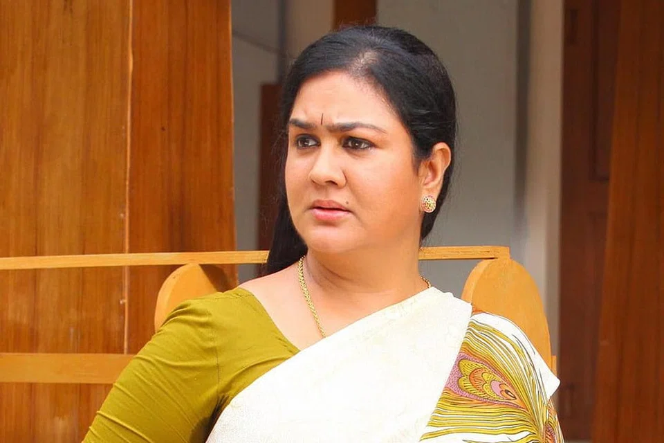 நடிகை ஊர்வசி.