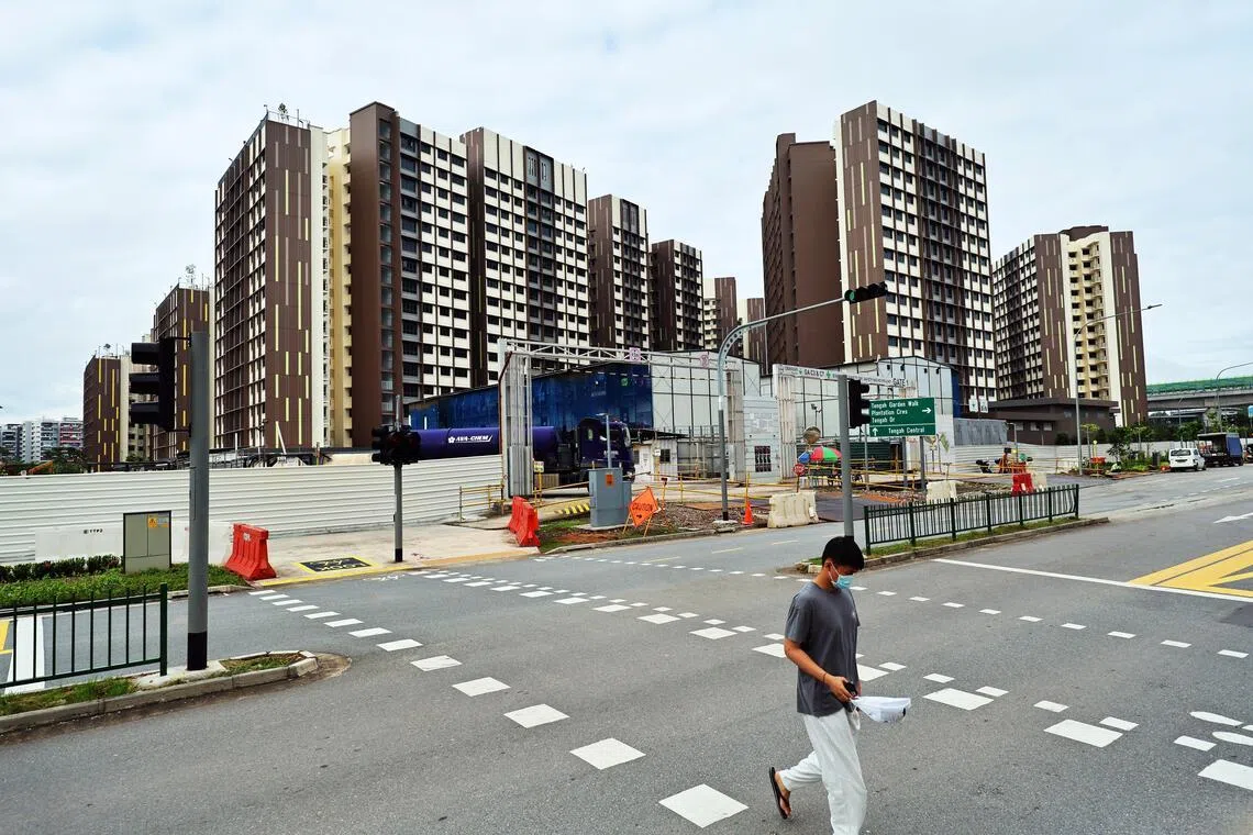 கட்டங்கட்டமாக நிரம்பும் தெங்கா குடியிருப்புப் பேட்டை