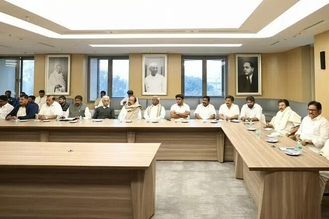 டெல்லியில் முகாமிட்டுள்ள தமிழகக் காங்கிரஸ் தலைவர்கள் 