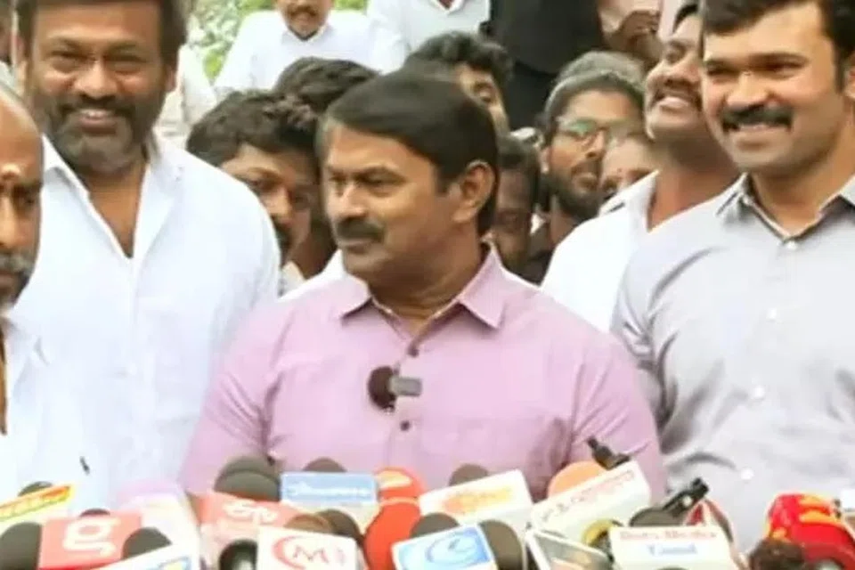 திமுகவும் பாஜகவும் நேரடியாகவே கூட்டணியில் இருப்பதாக நாம் தமிழர் கட்சி தலைமை ஒருங்கிணைப்பாளர் சீமான் விமர்சித்துள்ளார். 