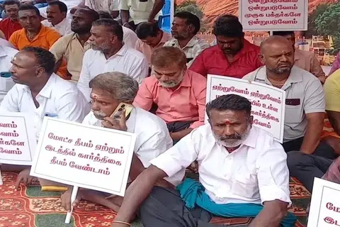 நீதிமன்றம் விதித்த நிபந்தனைகள் அனைத்தும் பின்பற்றப்படுவதாகப் போராட்டத்தில் ஈடுபட்டவர்கள் தெரிவித்தனர்.