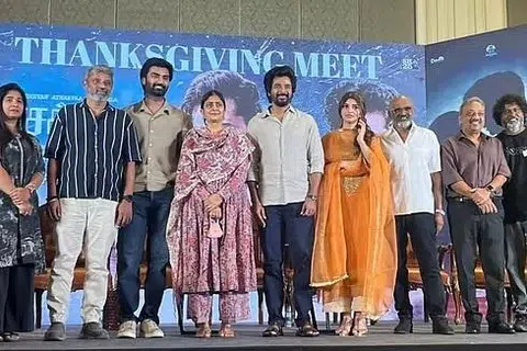 ‘பராசக்தி’ படத்தின் நன்றி தெரிவிக்கும் விழாவில் கலந்துகொண்ட அப்படக்குழுவினர்.