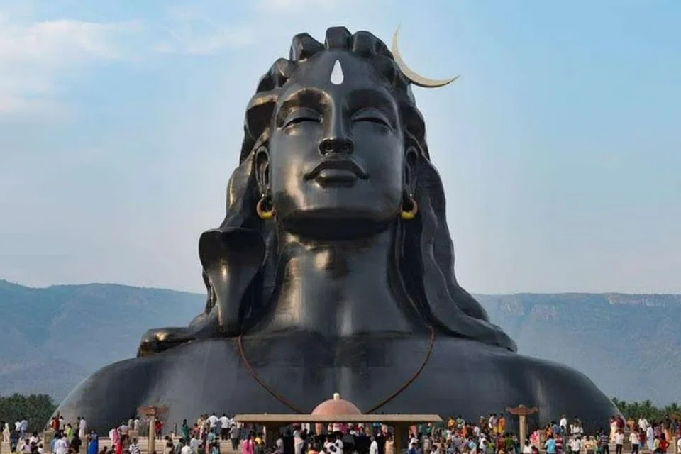 யாரையும் கட்டாயப்படுத்துவதில்லை என்று ஈஷா யோகா மையம் கூறியுள்ளது.