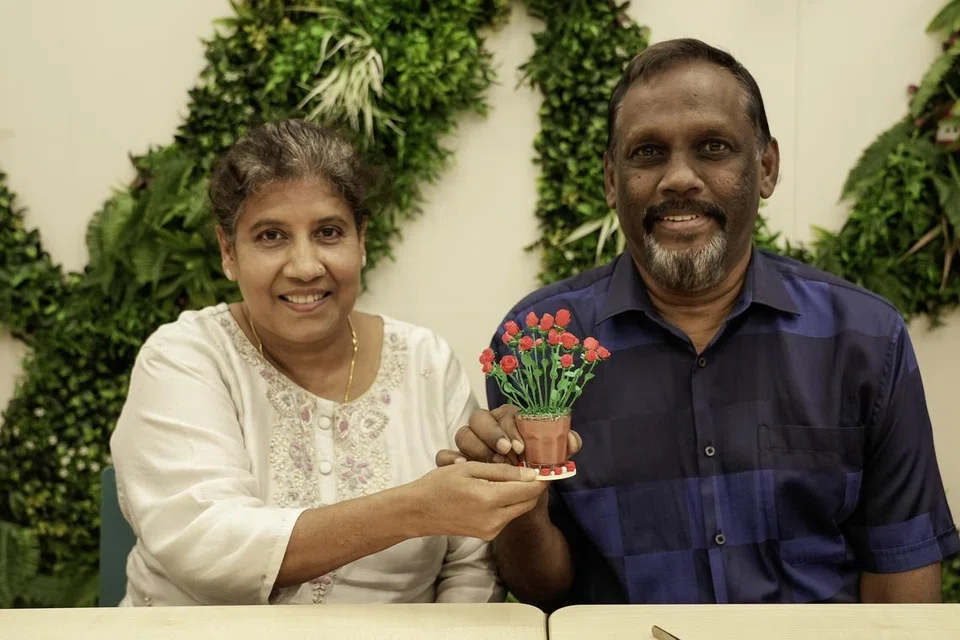 அண்மையில் மார்சிலிங் துடிப்புடன் மூப்படைதல் நிலையத்தில் இதர தம்பதியினருடன் அன்பர் தினக் கொண்டாட்டத்தில் கலந்துகொண்ட எலிசபெத் மேரி - மார்ட்டின் தாமஸ். 