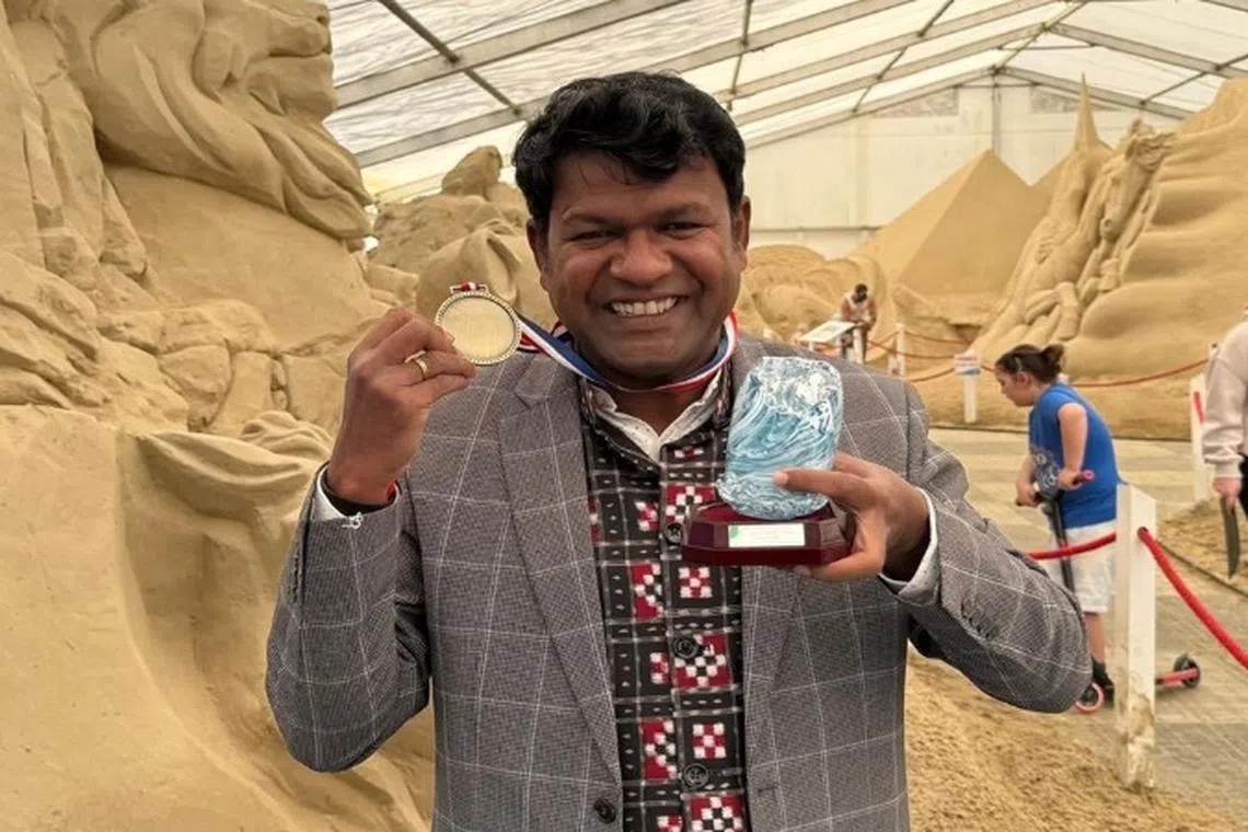 இங்கிலாந்தின் உயரிய விருதைப் பெற்றார் மணல் சிற்ப கலைஞர் சுதர்சன்