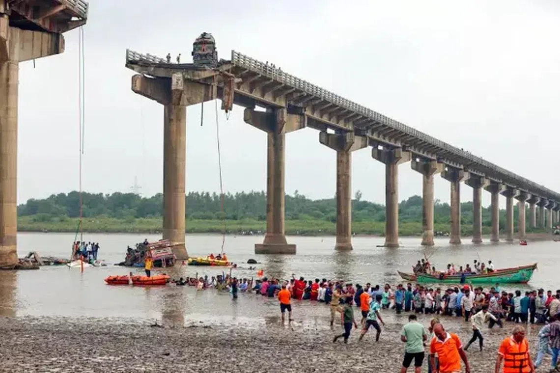 குஜராத் பால விபத்துக்கு இணைப்புகள் நொறுங்கியதே காரணம்: முதல் கட்ட விசாரணைத் தகவல்