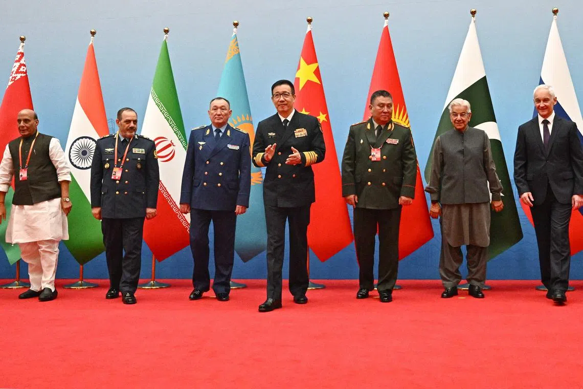 ஈரான், ர‌ஷ்யத் தற்காப்பு அமைச்சர்களைச் சந்தித்த சீனா