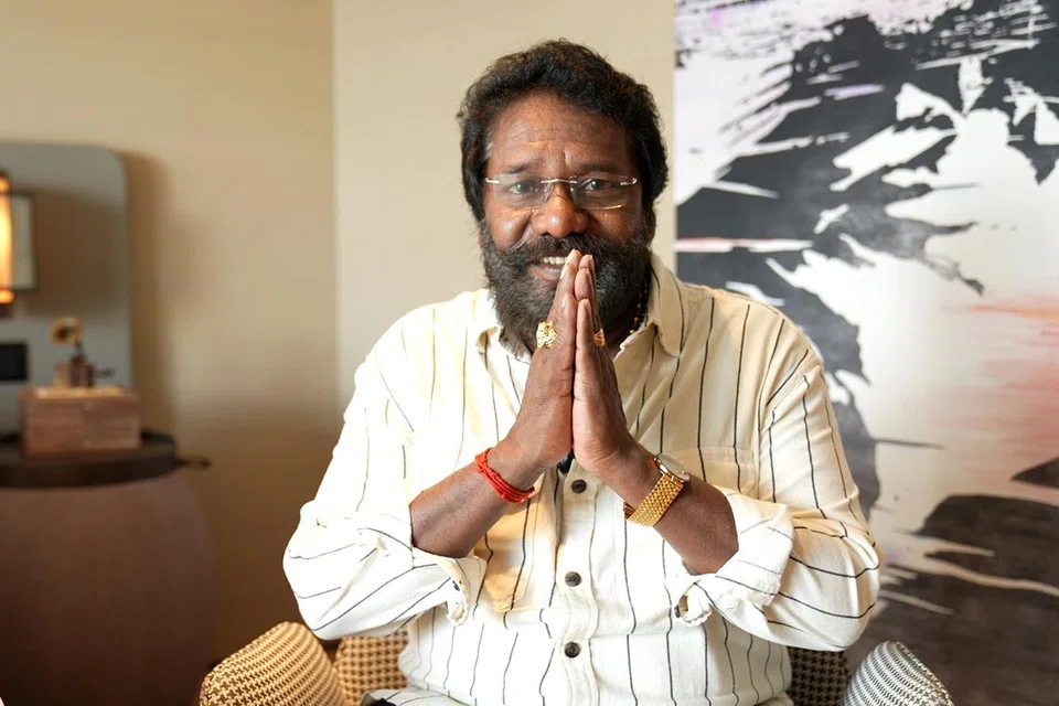 ஞாயிற்றுக்கிழமை (மார்ச் 16) மாலை கார்னிவல் சினிமாசில் சல்லியர்கள் படத்தின் சிறப்புக் காட்சி திரையிடப்படுகிறது. படத்திற்கு அனைவரும் ஆதரவு தரவேண்டும் என்று கருணாஸ் கேட்டுக்கொண்டார்.