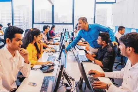 தகவல் தொழில்நுட்பப் பணி ஒரு பாதுகாப்பான வாழ்க்கைத் தொழில் எனும் வாக்குறுதி ஒரு கசப்பான யதார்த்தத்தை எதிர்கொள்கிறது.